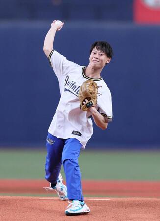 “二刀流”現役大学生ボートレーサー　石本裕武「ノーバウンド」始球式　オリックスＶＳ日本ハムで大役