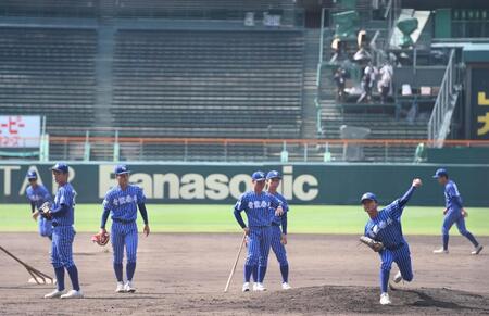 　甲子園練習する青藍泰斗の選手たち（撮影・西田忠信）