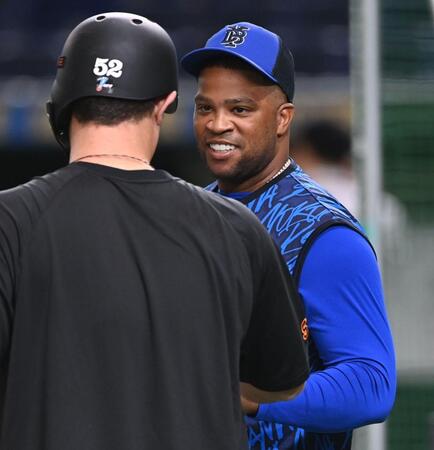 【写真】巨人・阿部監督もビシエドからのあいさつにビックリ！右手の動きがお茶目