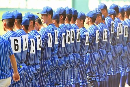 　練習を終え整列する青藍泰斗ナイン（撮影・西田忠信）