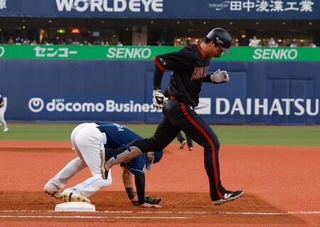 　２回、併殺に倒れる広岡（撮影・石湯恒介）