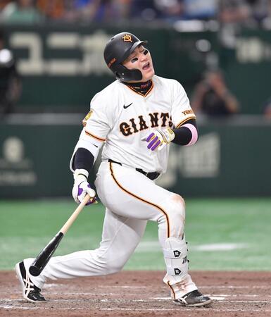 　７回、遊飛に倒れた丸（撮影・開出牧）