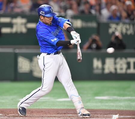 　１回、右越え適時三塁打を放つ山本（撮影・開出牧）