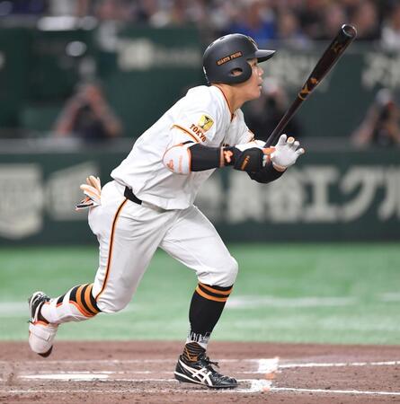 　７回、右前適時打を放つ佐々木（撮影・開出牧）