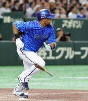 　１回、ビシエドが適時二塁打を放つ