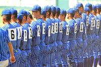 　練習を終え整列する青藍泰斗ナイン（撮影・西田忠信）