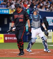 　１回、三振に倒れる杉本（撮影・石湯恒介）