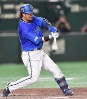 　５回、左越え２ランを放つ宮崎（撮影・開出牧）
