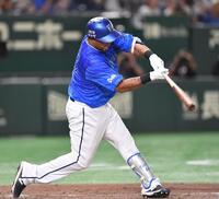 　７回、右越え二塁打を放つビシエド（撮影・開出牧）