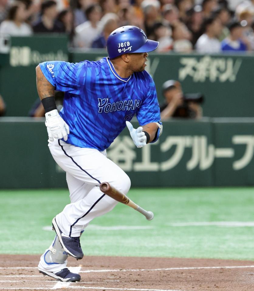 　１回、ビシエドが適時二塁打を放つ