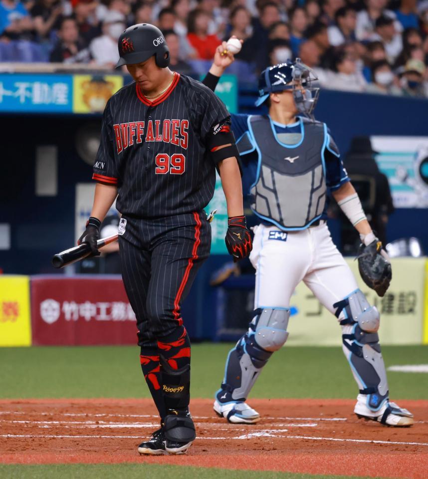 　１回、三振に倒れる杉本（撮影・石湯恒介）