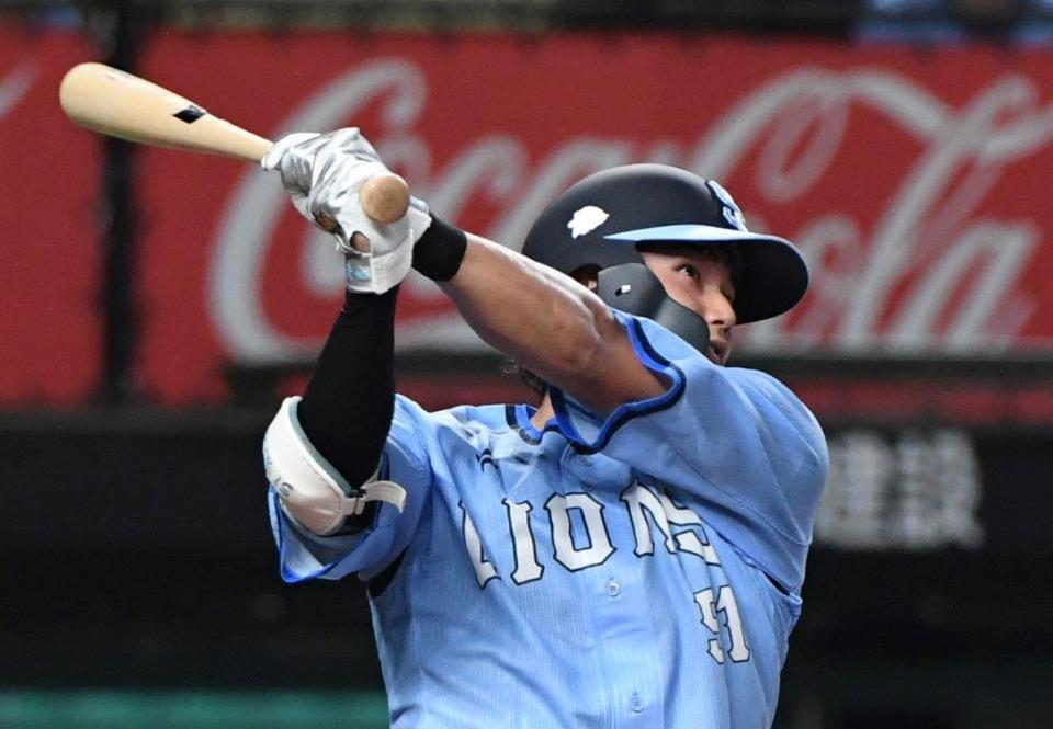 　３回、西川は右越えに勝ち越しの７号ソロを放つ（撮影・佐藤厚）