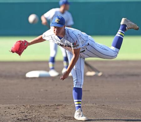 　投球練習をする下重賢慎（撮影・中田匡峻）
