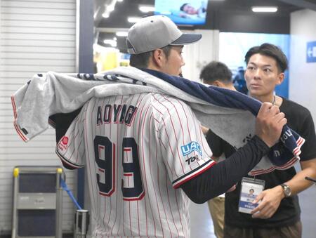 ヤクルト　青柳晃洋が初ブルペン　移籍後初のユニ姿に「（しっくり）くるわけないでしょ」苦笑い　ＮＰＢ球は「何とか投げられる」