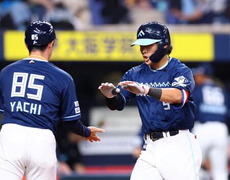 　４回、ソロを放ち生還する野村（撮影・山口登）