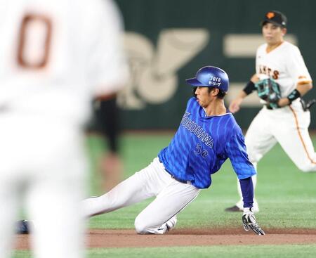 　８回、二盗に失敗する梶原（撮影・吉澤敬太）