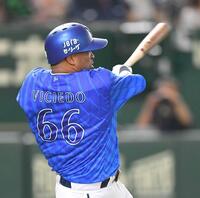 　１回、適時二塁打を放つビシエド（撮影・開出牧）