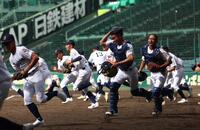 　練習が始まり駆け出す聖隷クリストファー（撮影・中田匡峻）