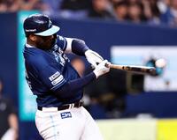 　３回、左前適時打を放つレイエス（撮影・山口登）