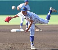 　投球練習をする下重賢慎（撮影・中田匡峻）