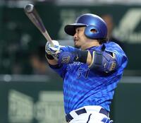 　２回、左越えにソロを放つ宮崎敏郎（撮影・吉澤敬太）