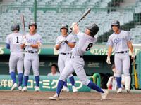 　打撃練習する小松大谷ナイン