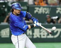 　９回、宮崎が左越えに同点ソロを放つ