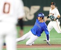 　８回、二盗に失敗する梶原（撮影・吉澤敬太）