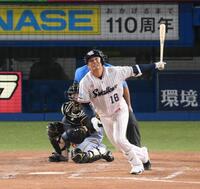 　５回、奥川が中越えに二塁打を放つ（撮影・堀内翔）