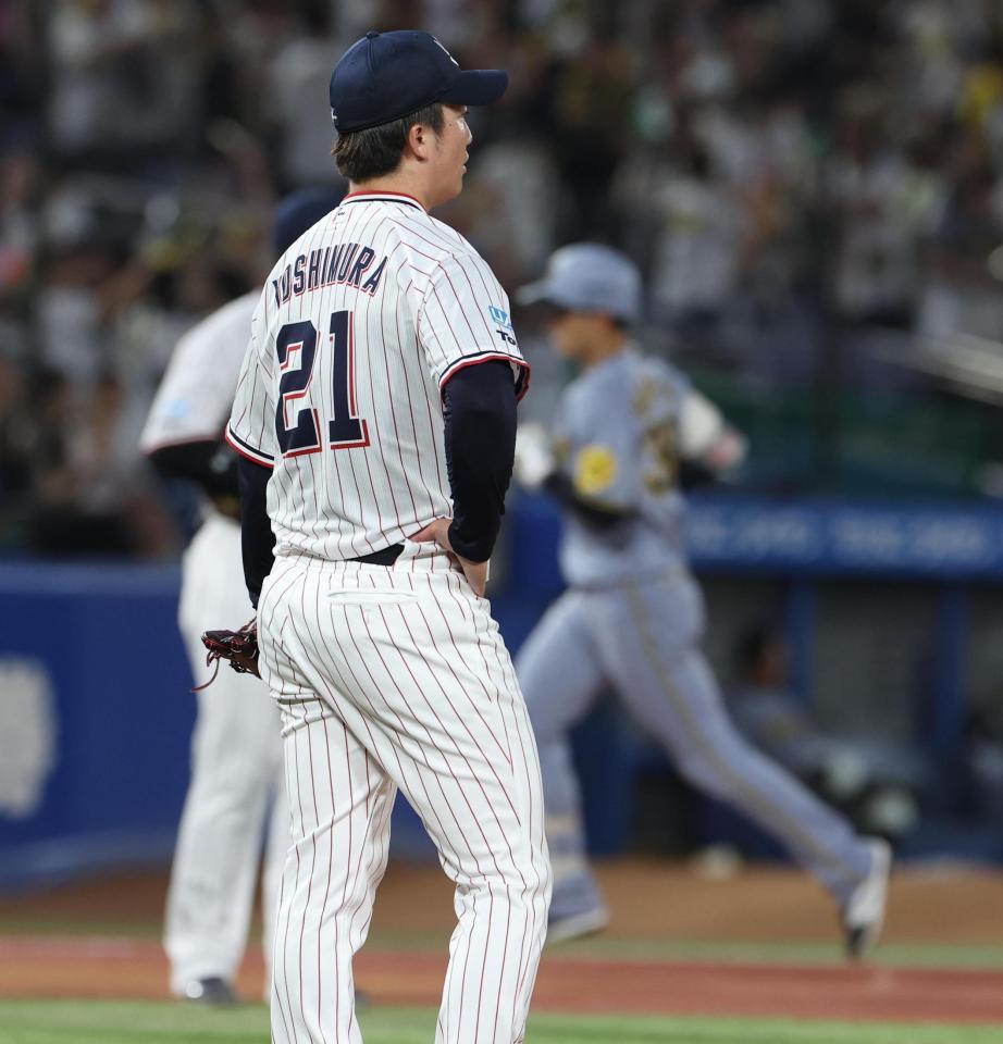 　４回、阪神・小幡竜平にソロを浴びた吉村（撮影・佐々木彰尚）