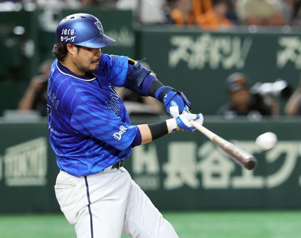 　９回、宮崎が左越えに同点ソロを放つ