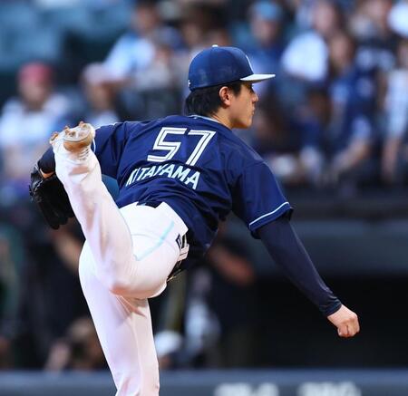 　力投する北山＝７月３０日