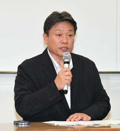 　会見するＮＰＢの中村勝彦事務局長（代表撮影）