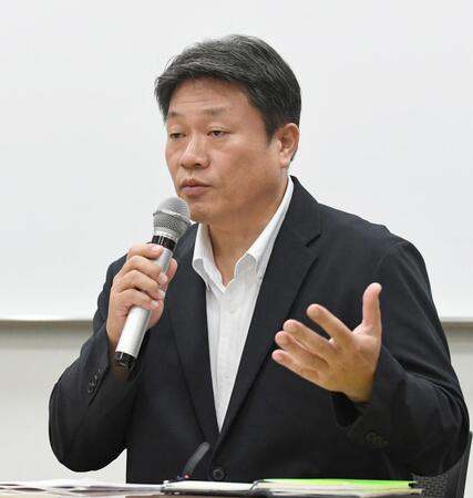 　会見するＮＰＢの中村勝彦事務局長（代表撮影）