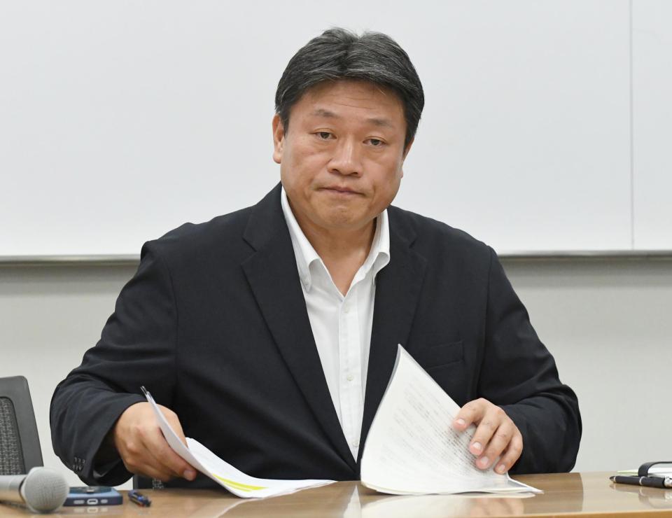 　会見するＮＰＢの中村勝彦事務局長（代表撮影）