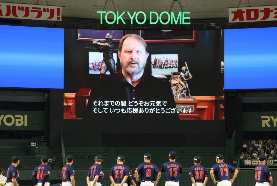 　試合前に流されたランディ・バース氏からのメッセージ（撮影・石井剣太郎）