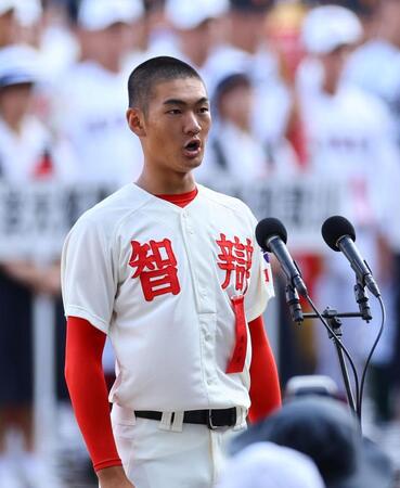 　選手宣誓する智弁和歌山・山田希翔主将（撮影・山口登）