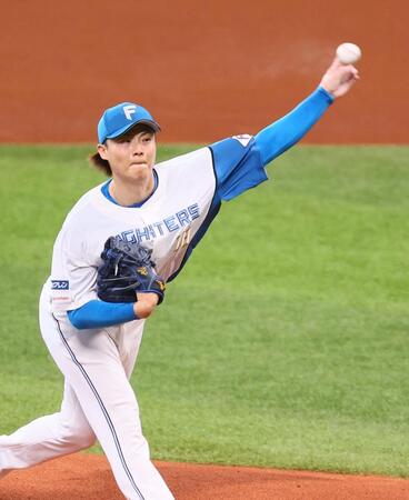 　１回、力投する山崎（撮影・中島達哉）