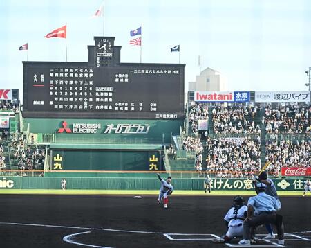 　１７時３０分に試合開始した小松大谷対創成館（撮影・西田忠信）