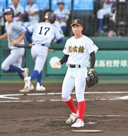 　１回、先制の中前適時打を許した創成館・森下翔太