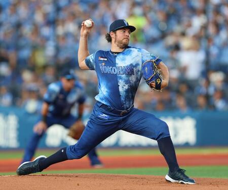 　力投するバウアー（撮影・金田祐二）