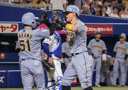 中２-６神（５日）　阪神６０勝、佐藤輝が逆転弾