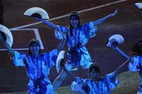 　夏祭りの法被を着て登場したファイターズガール（撮影・中島達哉）