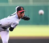 　力投する先発の創成館・森下翔太（撮影・西田忠信）