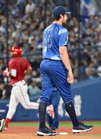 　５回、モンテロに左中間ソロを浴びたバウアー