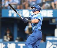 　２回、中越えに同点ソロを放つオースティン（撮影・金田祐二）