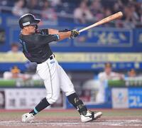 　８回、左前打を放ち猛打賞の山口（撮影・開出牧）