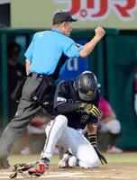 　10回、打者杉本のとき、三走宗が飛び出し挟殺となる