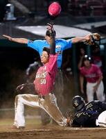 　１１回、黒川のサヨナラ打で生還した代走・武藤