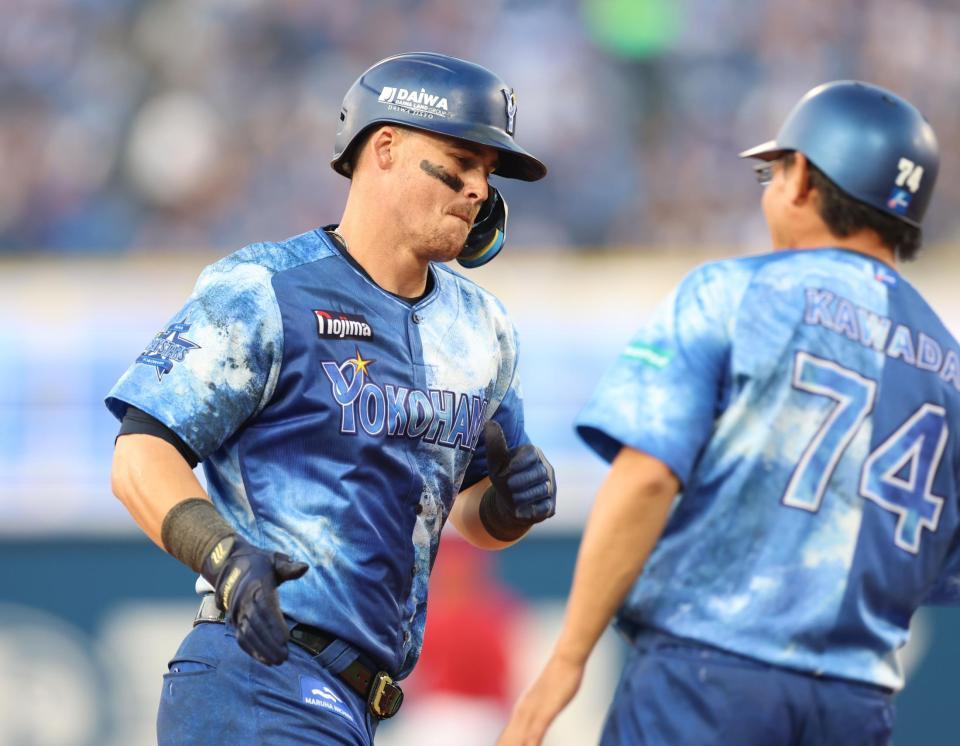 　２回、中越えに同点ソロを放つオースティン（撮影・金田祐二）